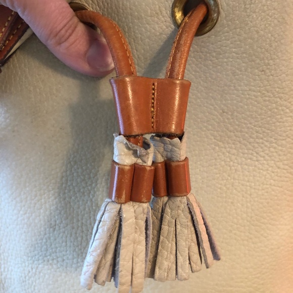Authentic Dooney & Bourke bag. - Picture 3 of 7